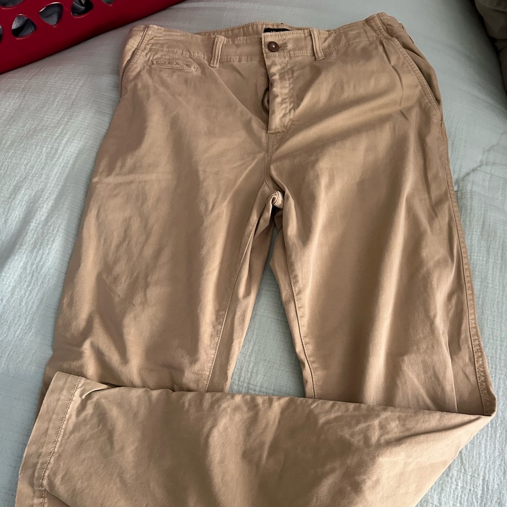 men’s khakis